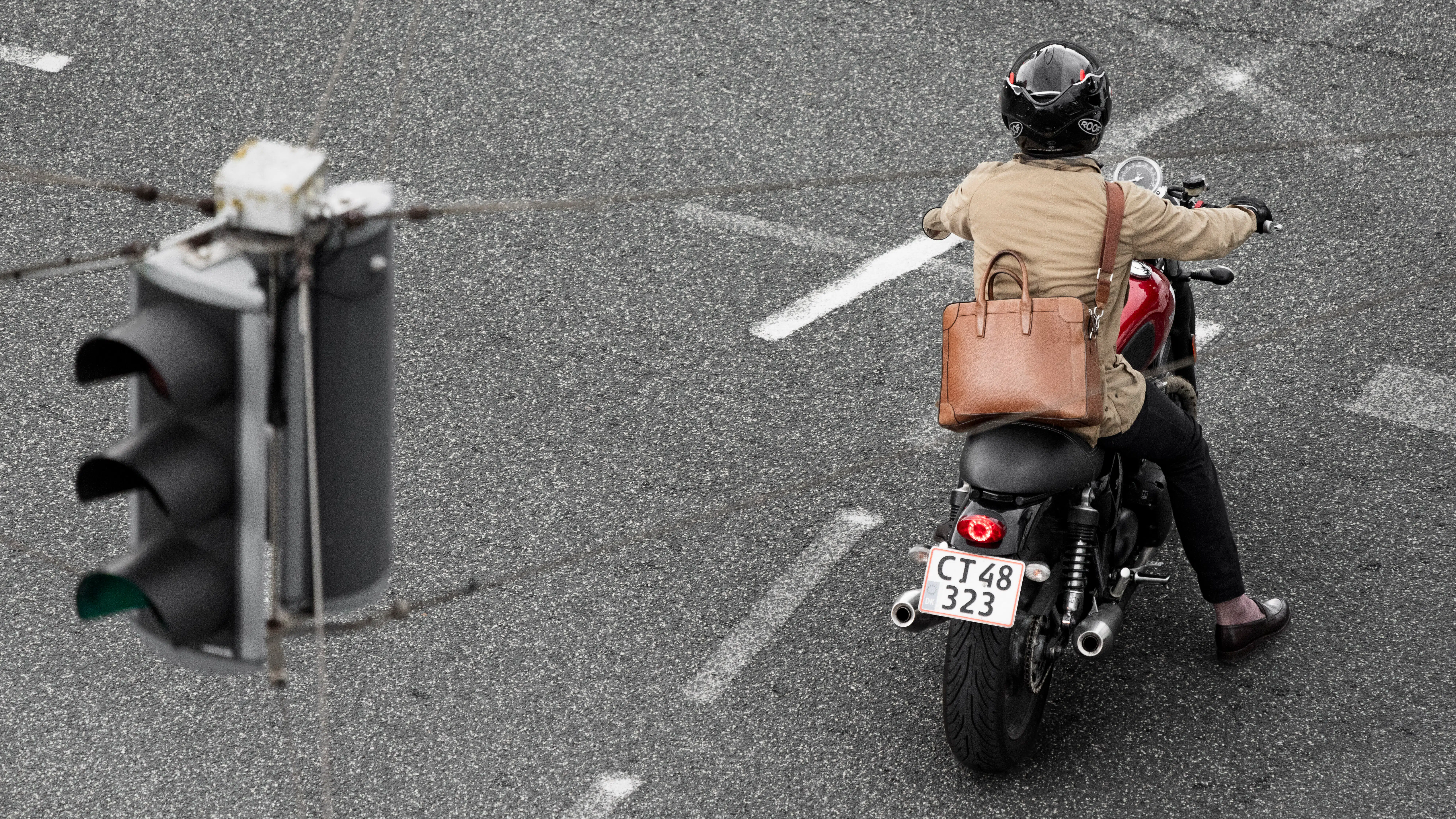 Hver femte bilist har været i farlig situation med en motorc