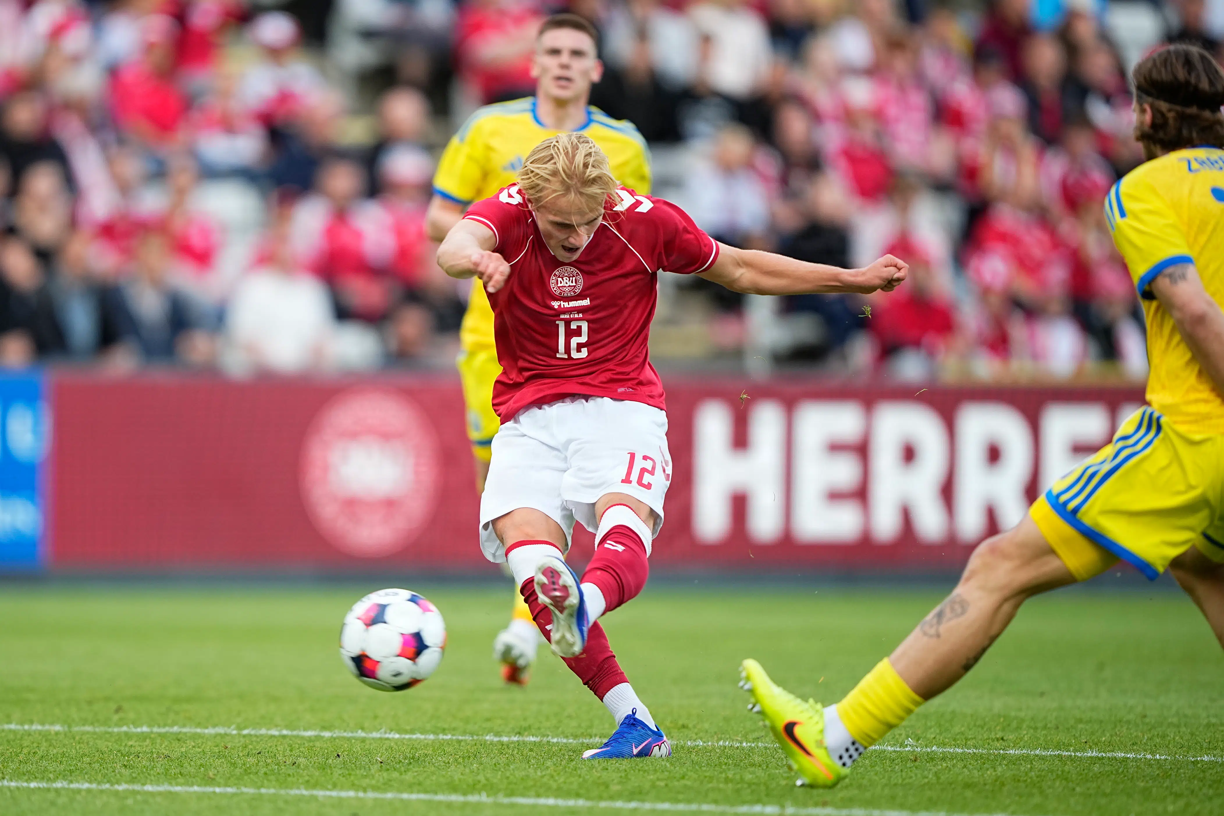Danmark møder Ukraine i en testkamp. Følg med her