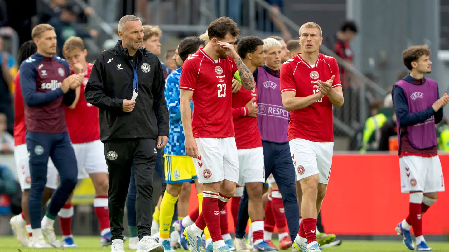 De danske spillere var selvfølgelig dybt berørte, da de hilste på fansene efter opgøret mod Ukraine, hvor Christian Eriksen faldt om.