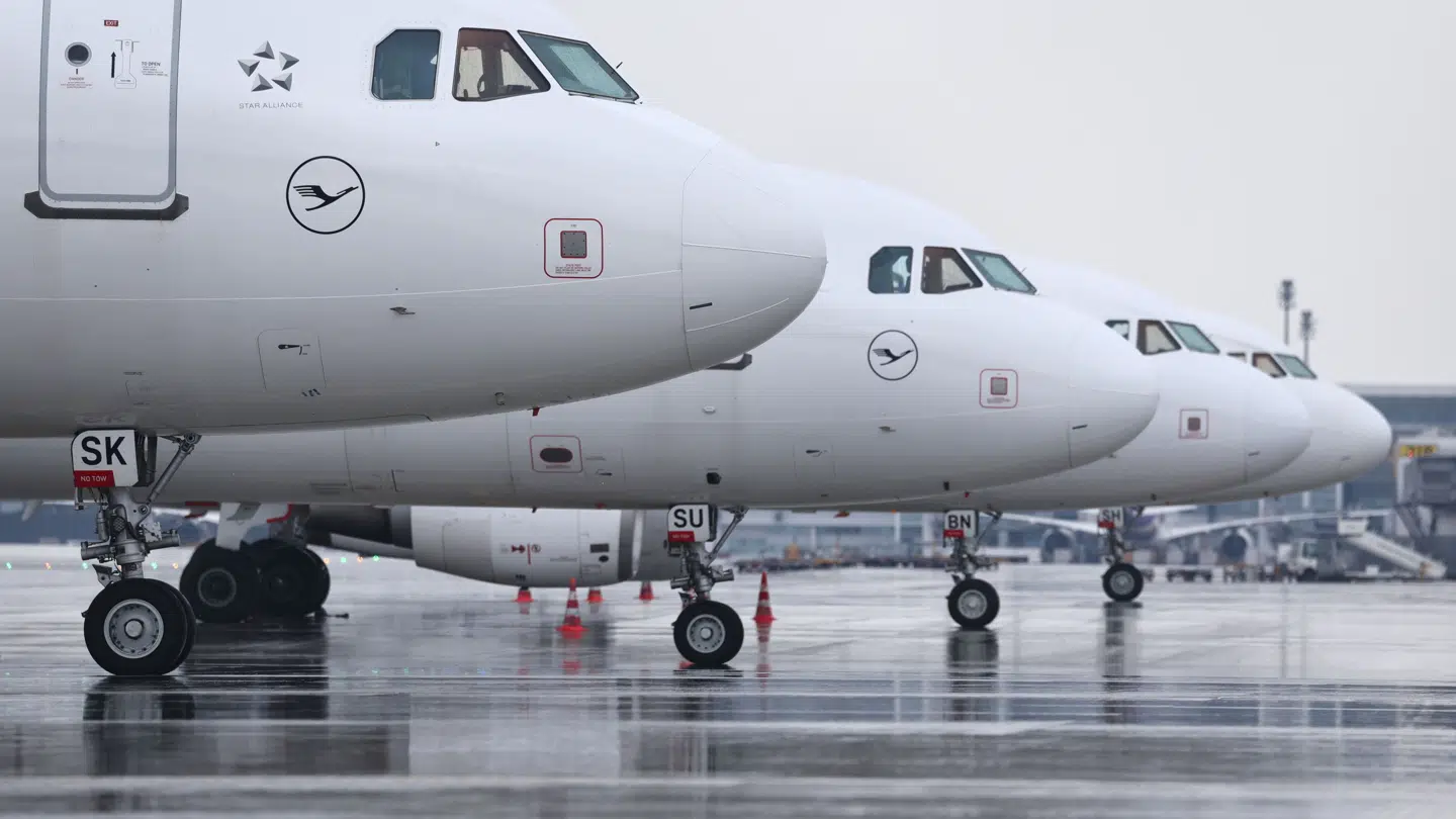München Lufthavn har søndag aften indstillet al flytrafik.