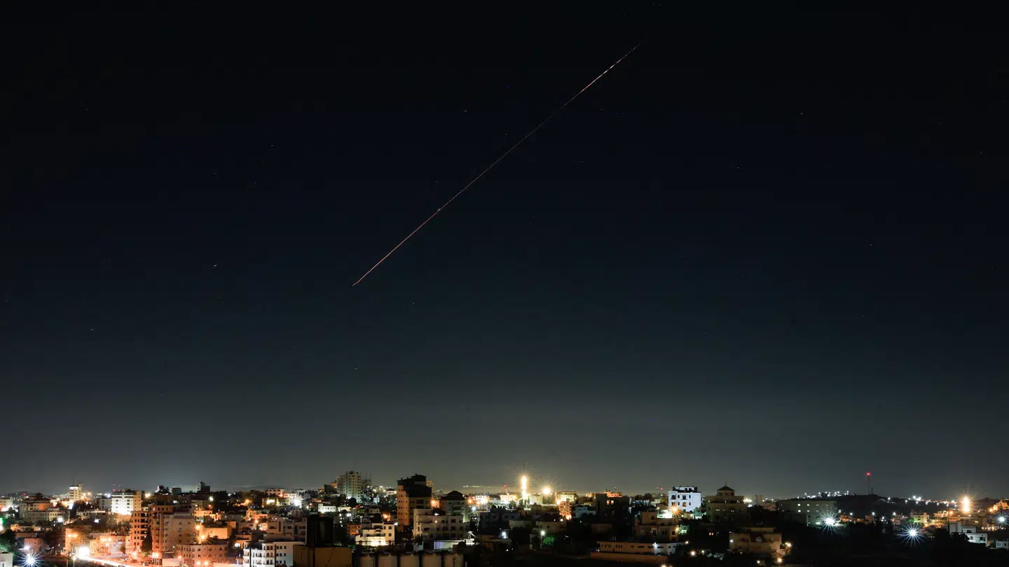 Iranske missiler er set skyde mod Israel.