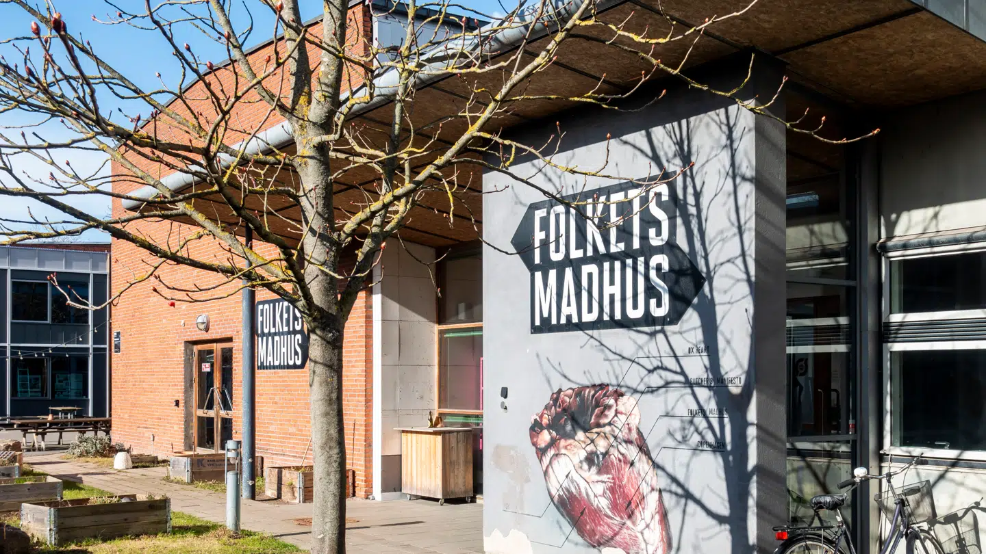 Folkets Madhus ligger på Raffinaderivej på Amager.