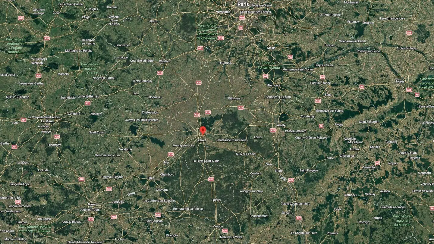 Helikopteren styrtede ned i nærheden af Orléans i Loiret-regionen.