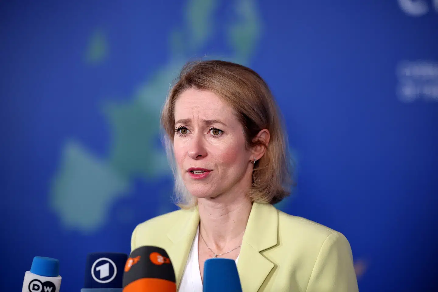 EU's udenrigschef, Kaja Kallas, vil ligesom Danmarks forsvarsminister, Jeppe Bruus (S), presse på for, at hensyn til Ukraines militære behov skal stå over nogle EU-landens ønske om, at pengene fra stort EU-lån skal bruges på indkøb i europæisk forsvarsindustri.