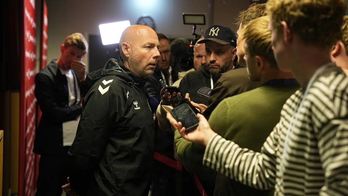 Brian Riemer mødte pressen søndag aften, efter Christian Eriksen var kollapset.