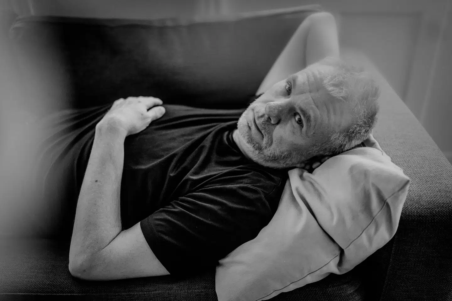 Jesper Stein (født 1962) debuterede med »Uro« i 2012. Han har blandt andet skrevet syv krimier og modtaget De Gyldne Laurbær. Hans seneste roman er ikkekrimien »Lejr«, hvor hovedpersonen er den samme som i »Terræn«.