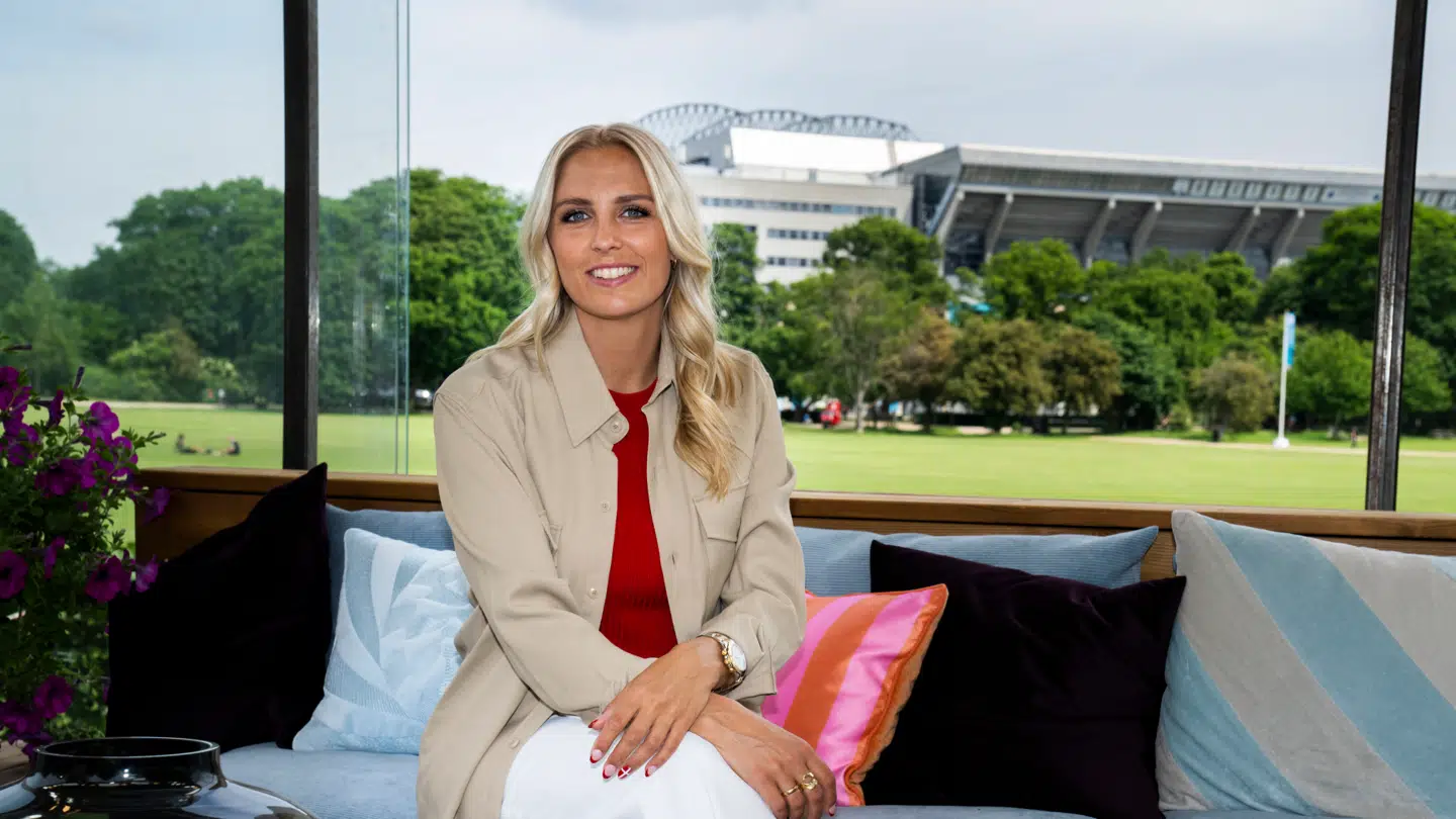 Josefine Høgh vat vært til EM i 2021 fra DRs studie i Fælledparken.