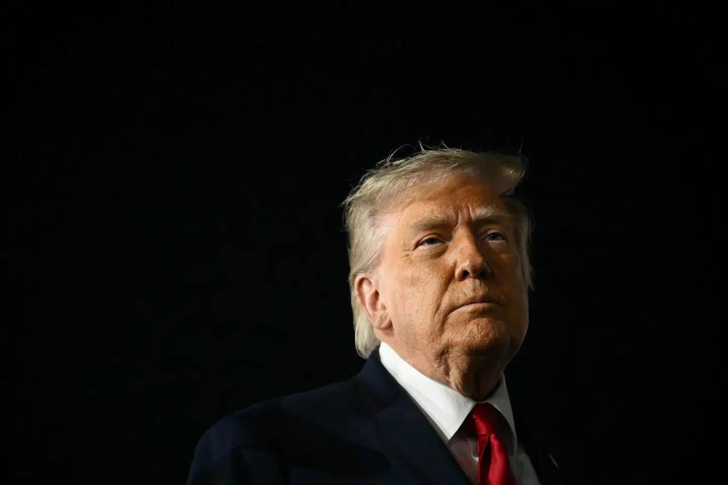 Donald Trump ses tirsdag udtale sig til pressen i New York. Han siger ifølge AFP, at arbejdet med at få en fredsaftale på plads efter nye angreb i Mellemøsten er i den afsluttende fase.