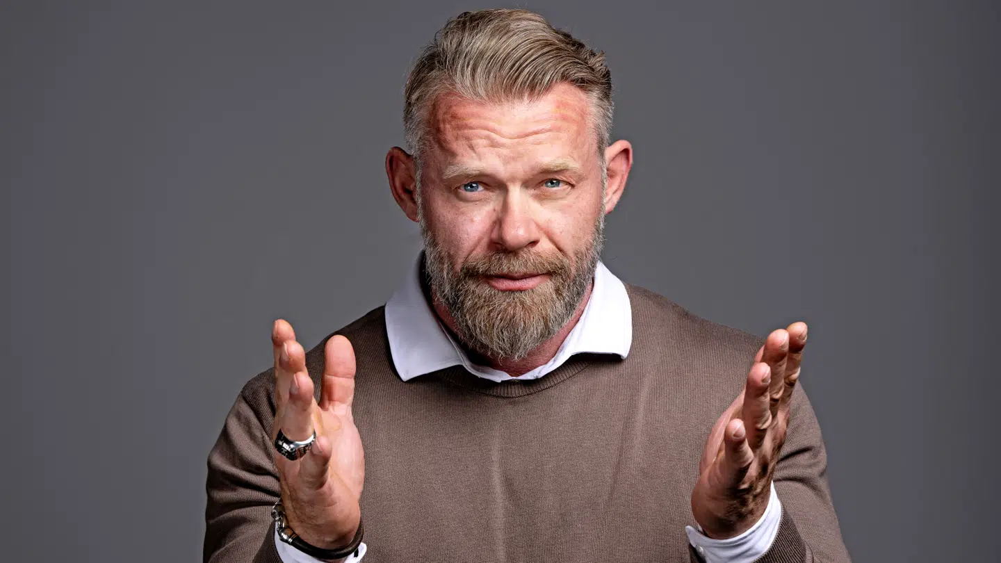 Ifølge B.T.s politiske kommentator, Joachim B. Olsen, ruster Socialdemokratiet sig til kamp med Dansk Folkeparti.