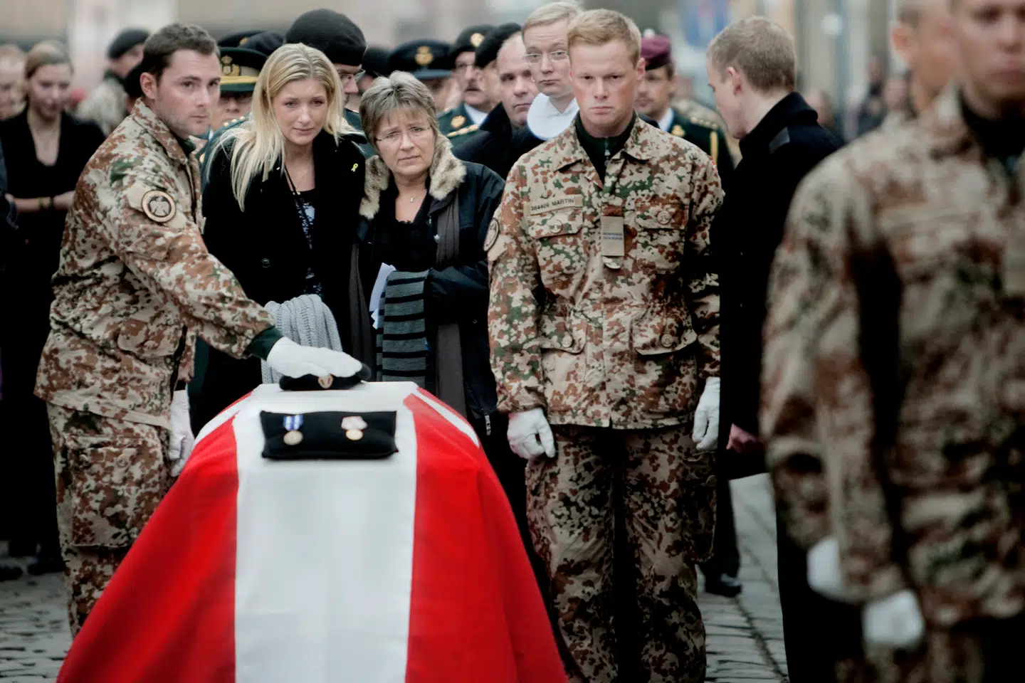 Begravelse af konstabel Kenneth Patrick Nielsen, 23 år, i Sct. Nicolai Kirke, Køge. Han døde i Afghanistan 25. november 2009 efter at være blevet ramt af en improviseret sprængladning. I baggrunden daværende forsvarsminister Søren Gade (V).