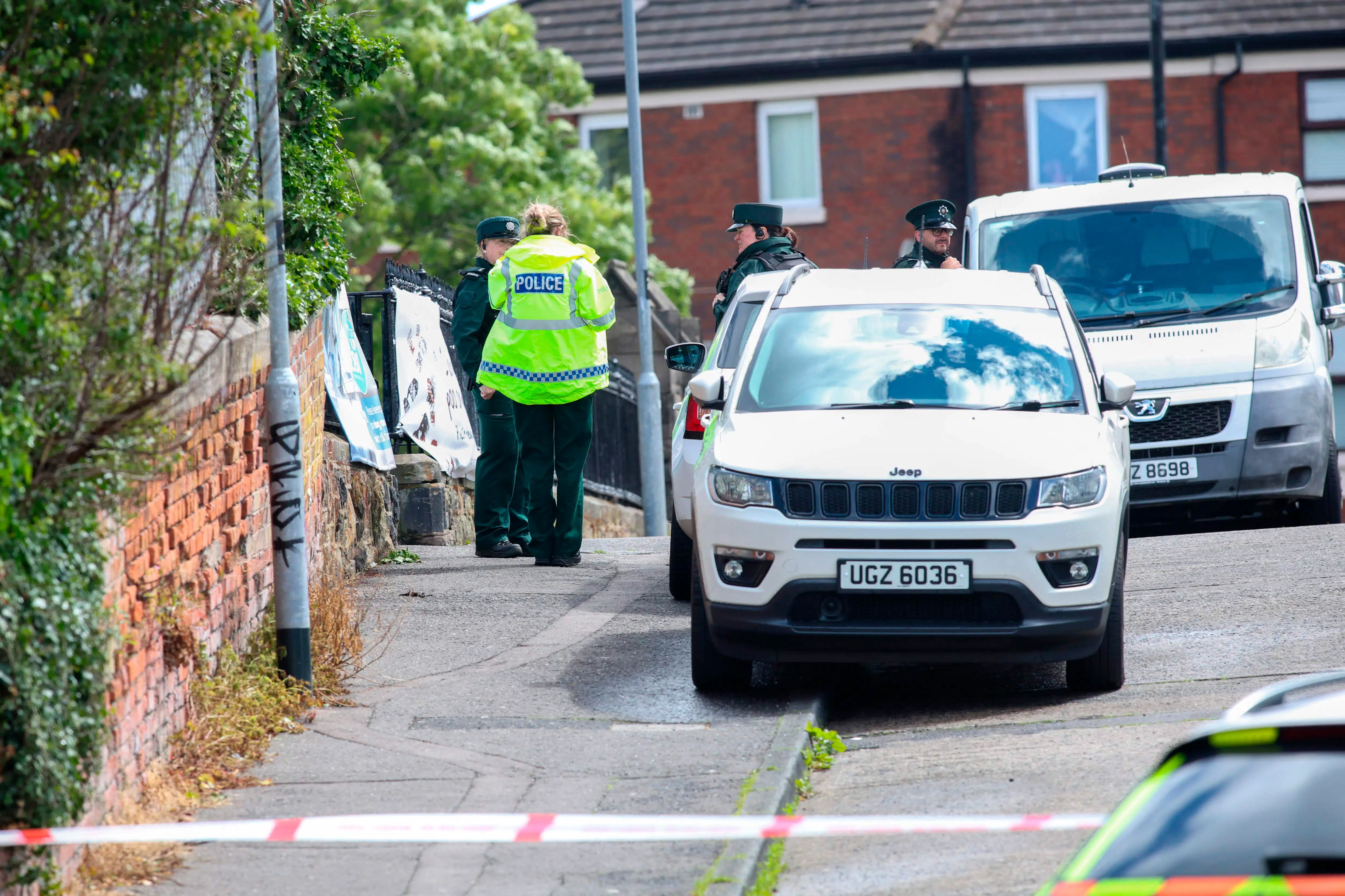 Brutalt knivangreb i Belfast udløser fordømmelse –