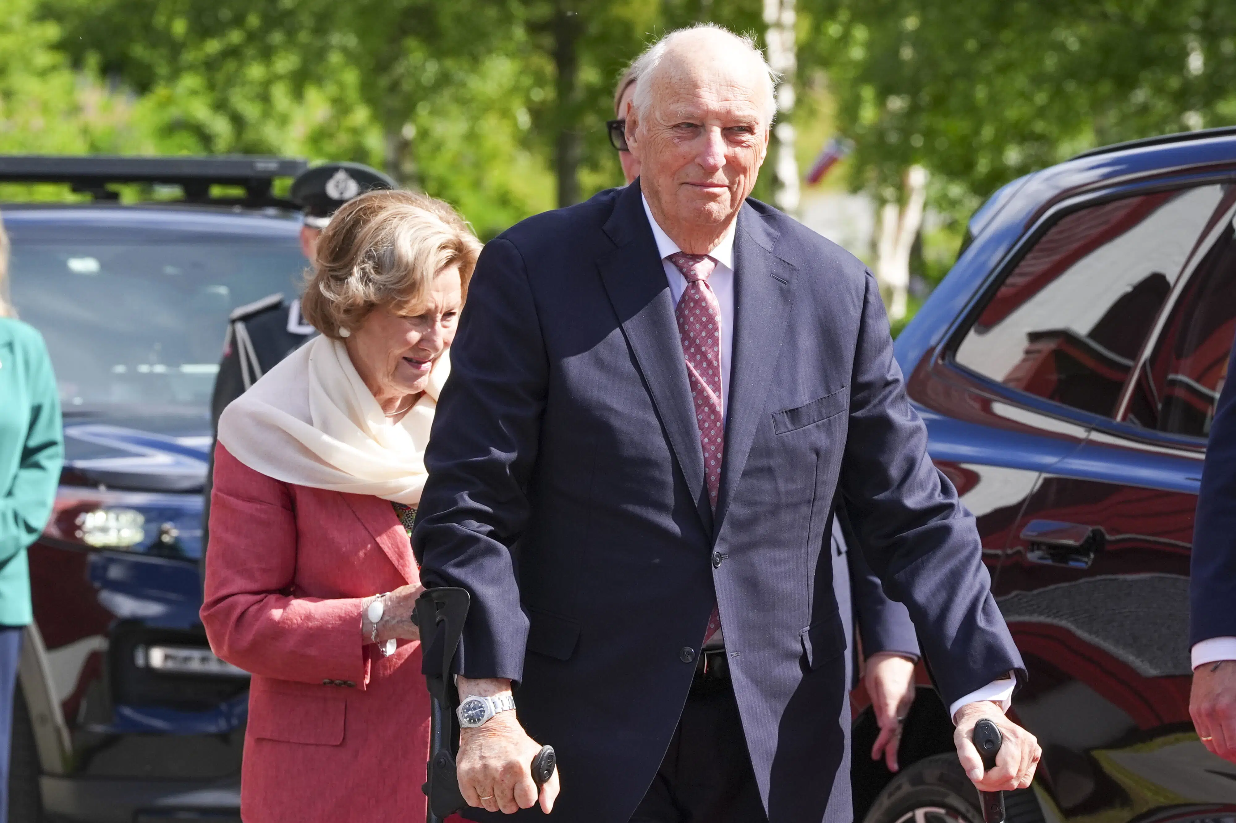 Kong Harald tager en dag ad gangen i udfordrende t