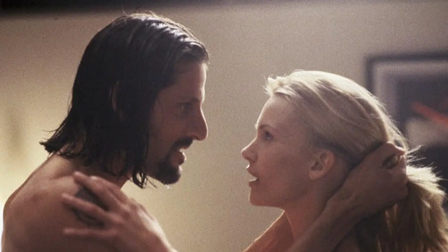 Anthony Guidera ses her med Natasha Henstridge i 'Species' – de fik en pris for deres filmkys.