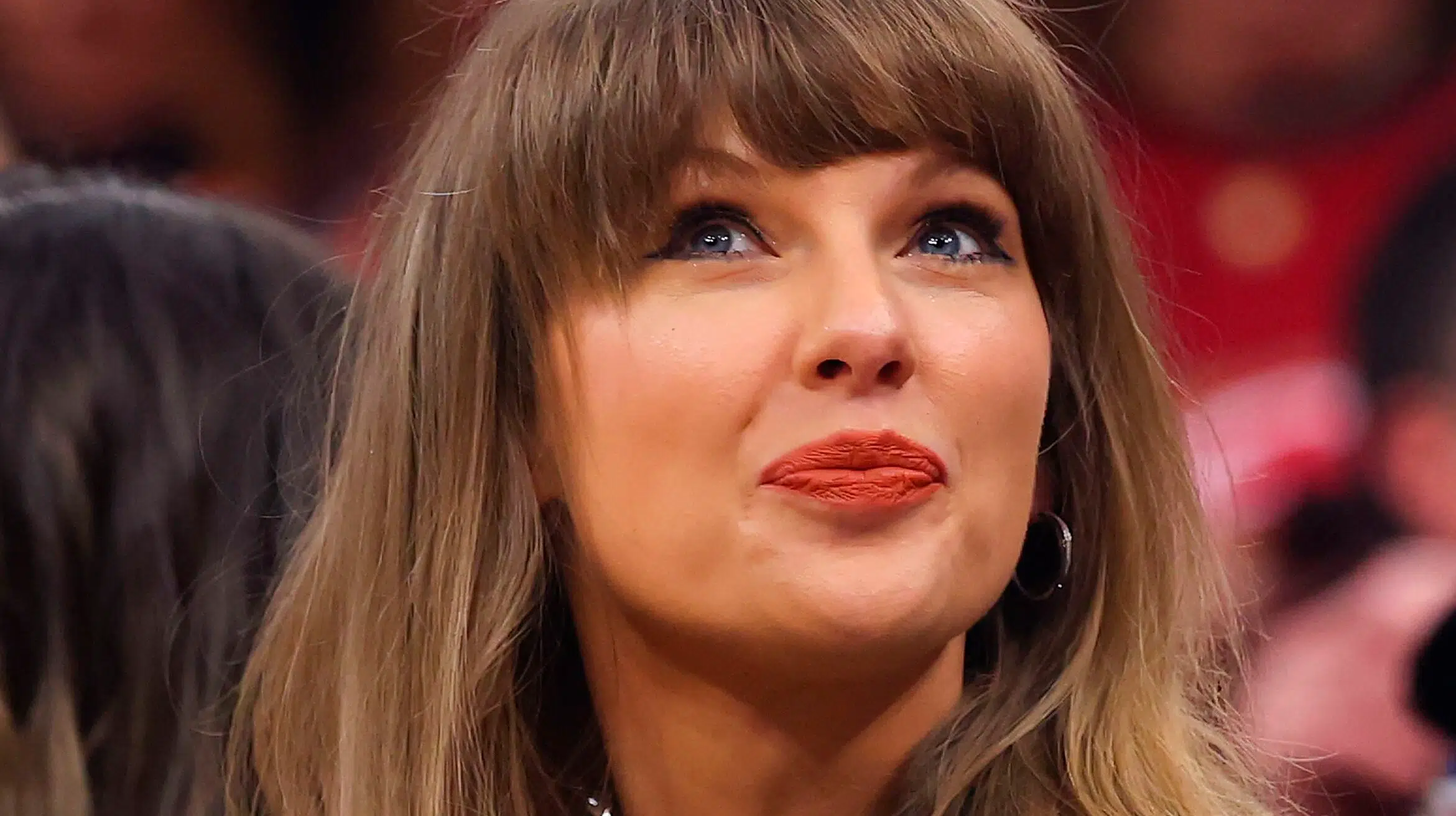 Taylor Swift overrasker i biograf – går pludselig 