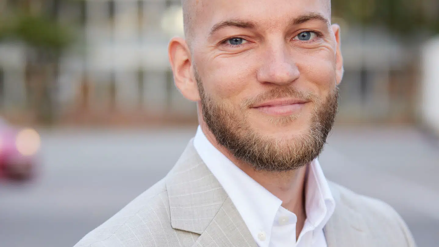 For mange investorer fylder de amerikanske tech-giganter og indeks godt i porteføljen. Men når det endelige afkast skal omregnes til kolde kontanter, kan svingninger i vekselkursen udhule en stor del af gevinsten. Her ses Martin Juul-Olsen, der er analytiker hos handelsplatformen eToro.