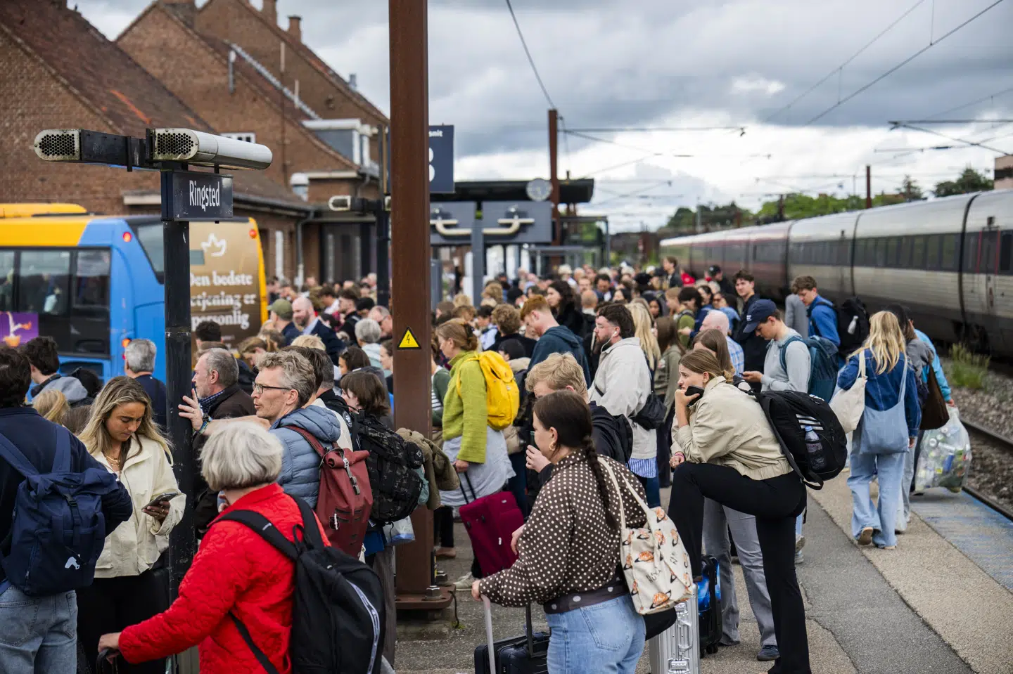 En nedrevet køreledning ved Sorø førte søndag til flere aflysninger i togtrafikken og længere rejsetid mellem landsdelene. (Arkivfoto).