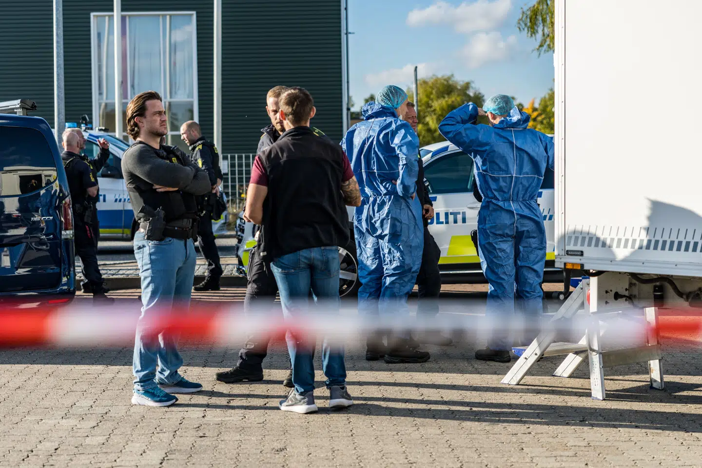 Politiet rykkede om eftermiddagen 3. oktober 2025 ud til Industriskellet i Ishøj. En mand, der var blevet ramt af skud, afgik ved døden nogle dage senere. (Arkivfoto).