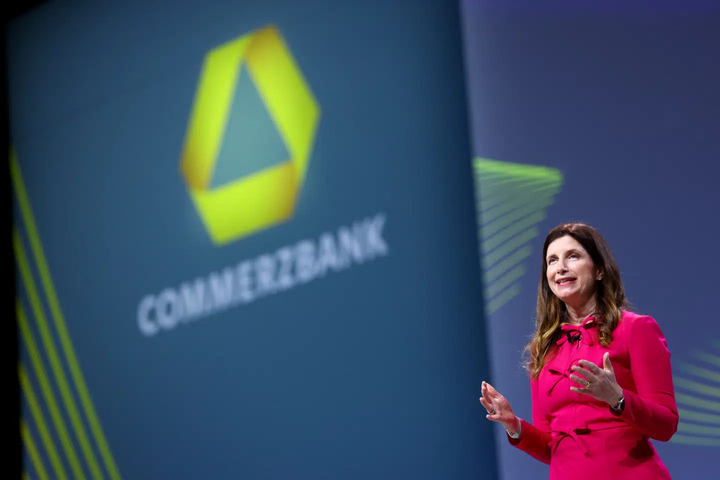 Commerzbank har aktivt kæmpet imod overtagelsestilbuddet, og i spidsen har Bettina Orlopp, der er topchef i banken.