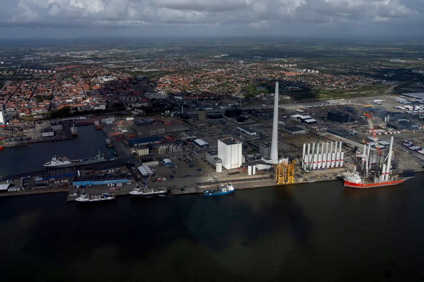 Her ses Esbjerg havn fra luften.