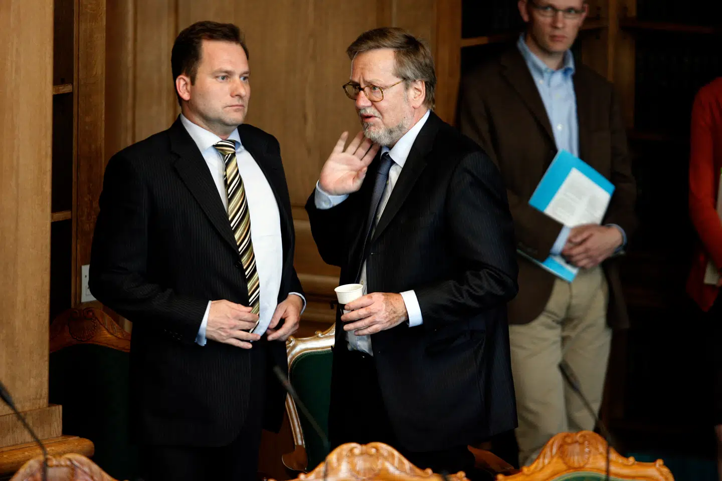 Jens Hald (til venstre) sad i Folketinget for Venstre. Her ses han sammen med den tidligere konservative udenrigsminister Per Stig Møller.