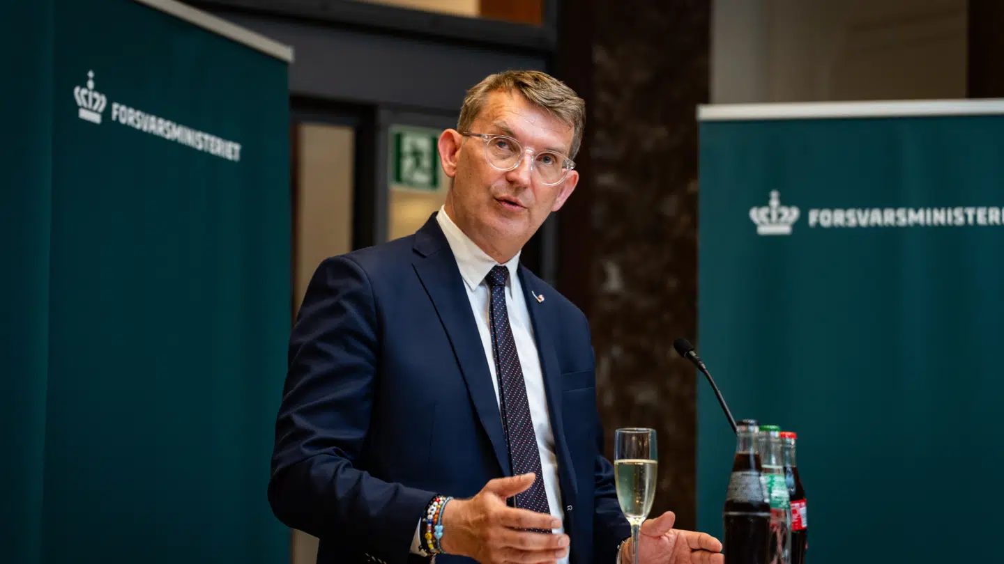 Troels Lund Poulsens og de øvrige blå partiers skal være, at Lars Løkke taber på at være gået med i en rød regering. Det mener B.T.s debatredaktør, Joachim B. Olsen.