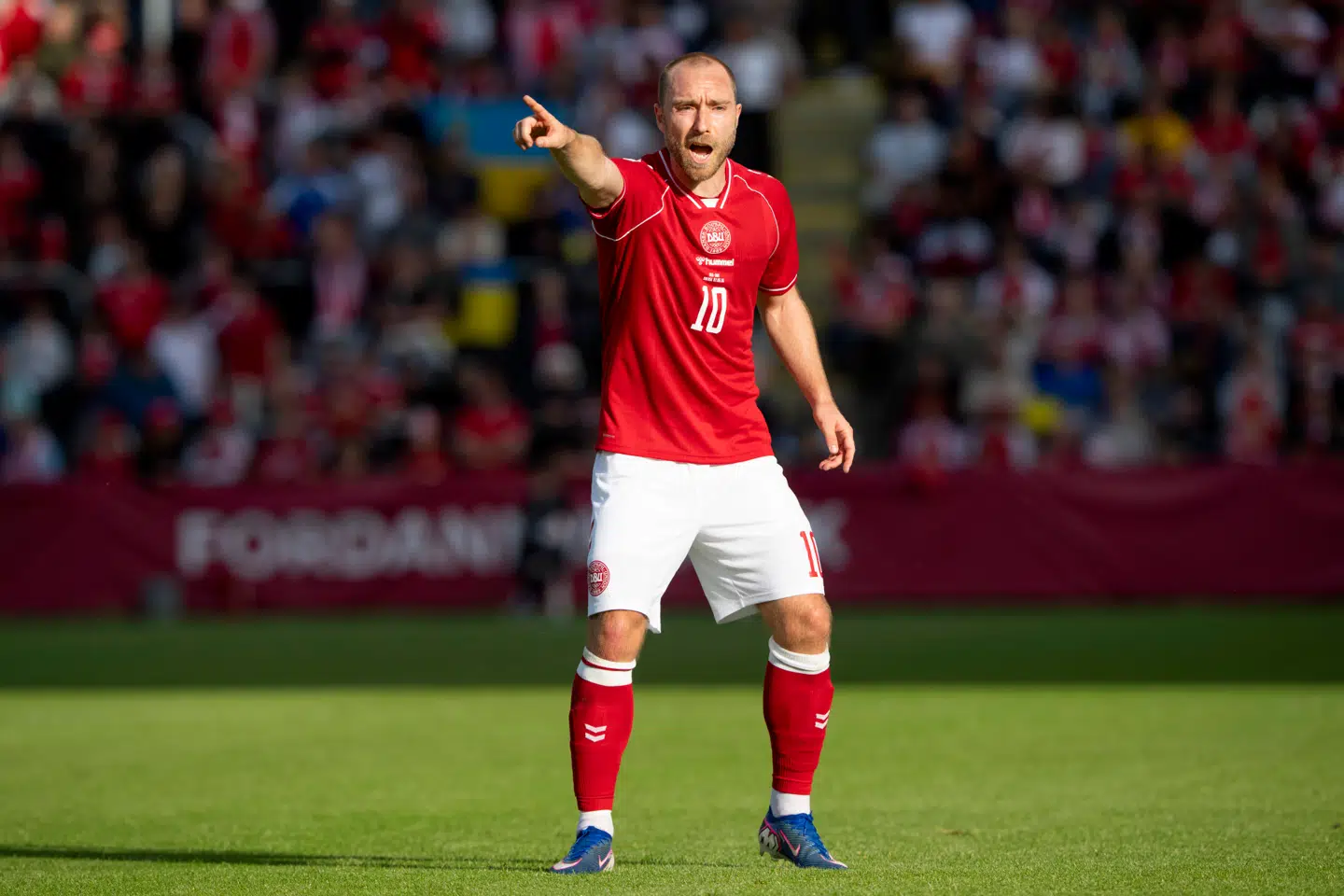 Christian Eriksen i aktion i landskampen mod Ukraine.