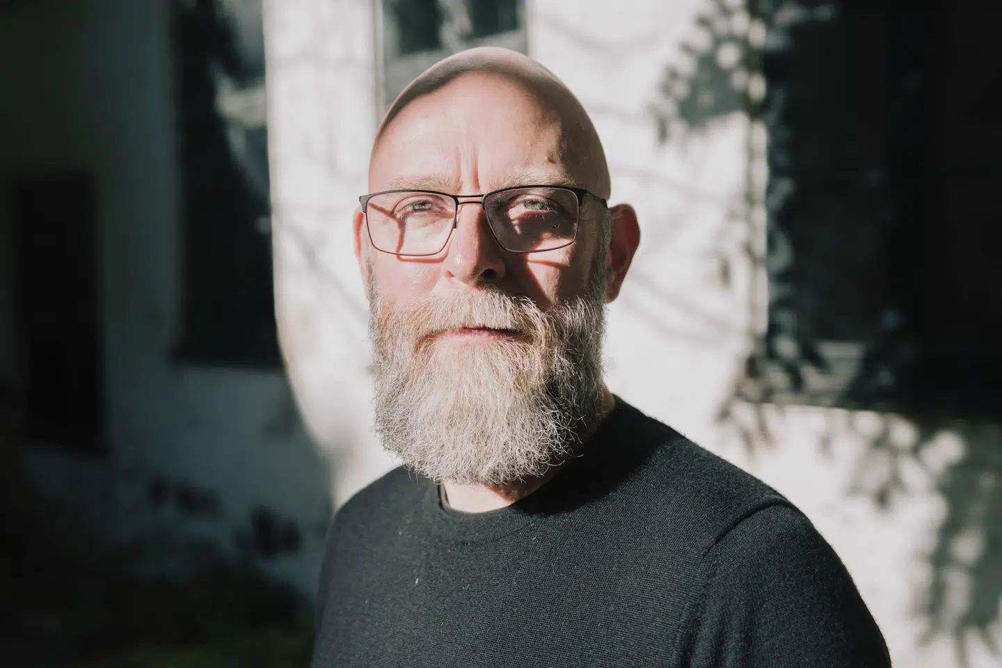 »Ingen af disse regler er skjulte. Ingen af dem kræver avancerede teorier om magtstrukturer eller patriarkalske systemer for at blive opdaget. De står direkte i lovgivningen,« skriver Allan Schmidt.