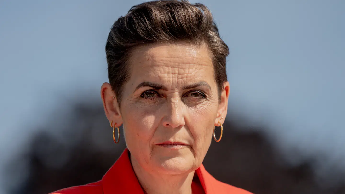 Pia Olsen Dyhr har ansat en rådgiver i SF, som tidligere måtte forlade partiet efter anklager om krænkelser, kunne Politiken fortælle onsdag.