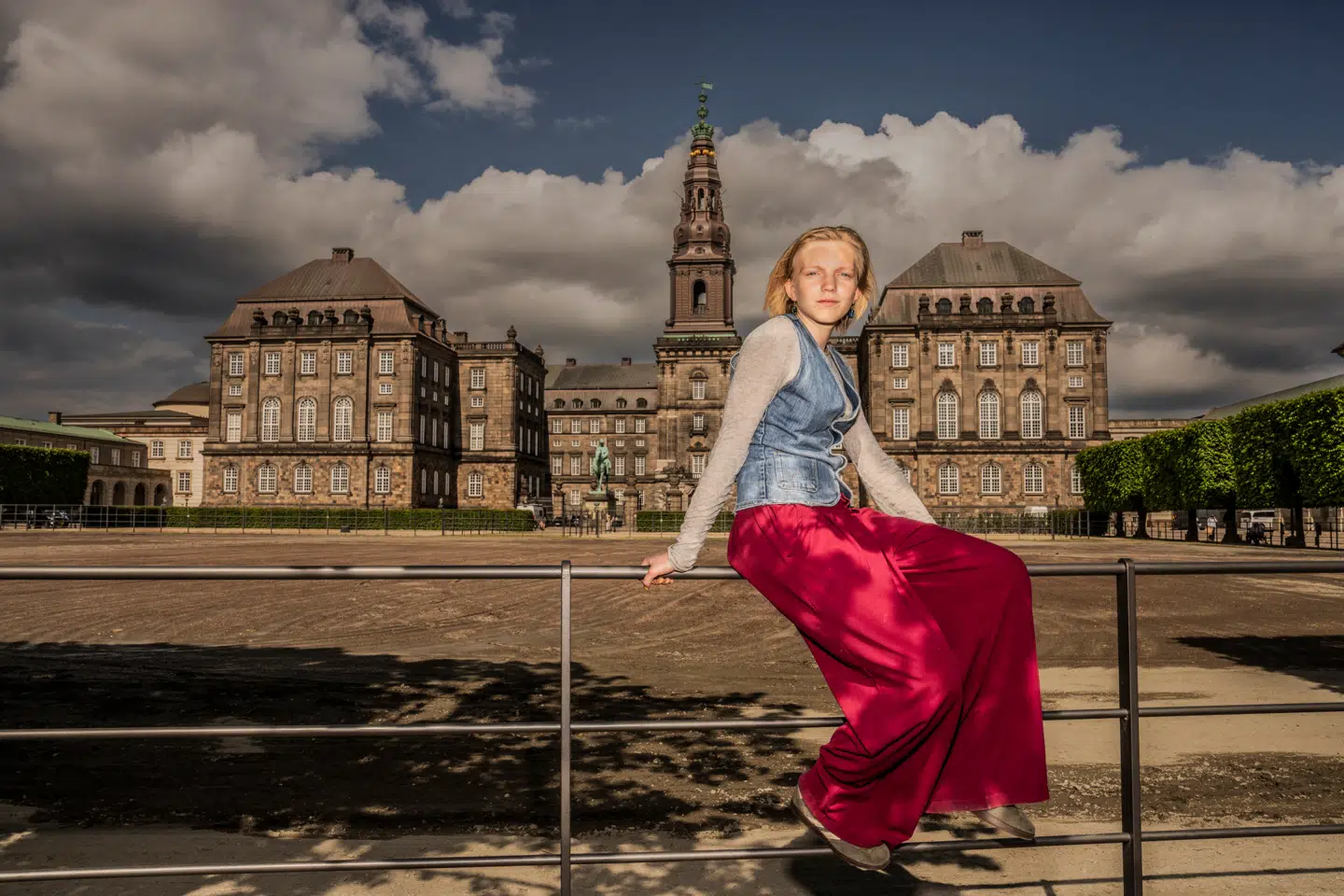 Er det OK at pjække fra skole for at bedrive politisk aktivisme? Den 13-årige skoleelev og klimaaktivist Erika Stampe Lyngbo skrev et debatindlæg i Berlingske. Det har startet en omfattende debatspiral på sociale medier.