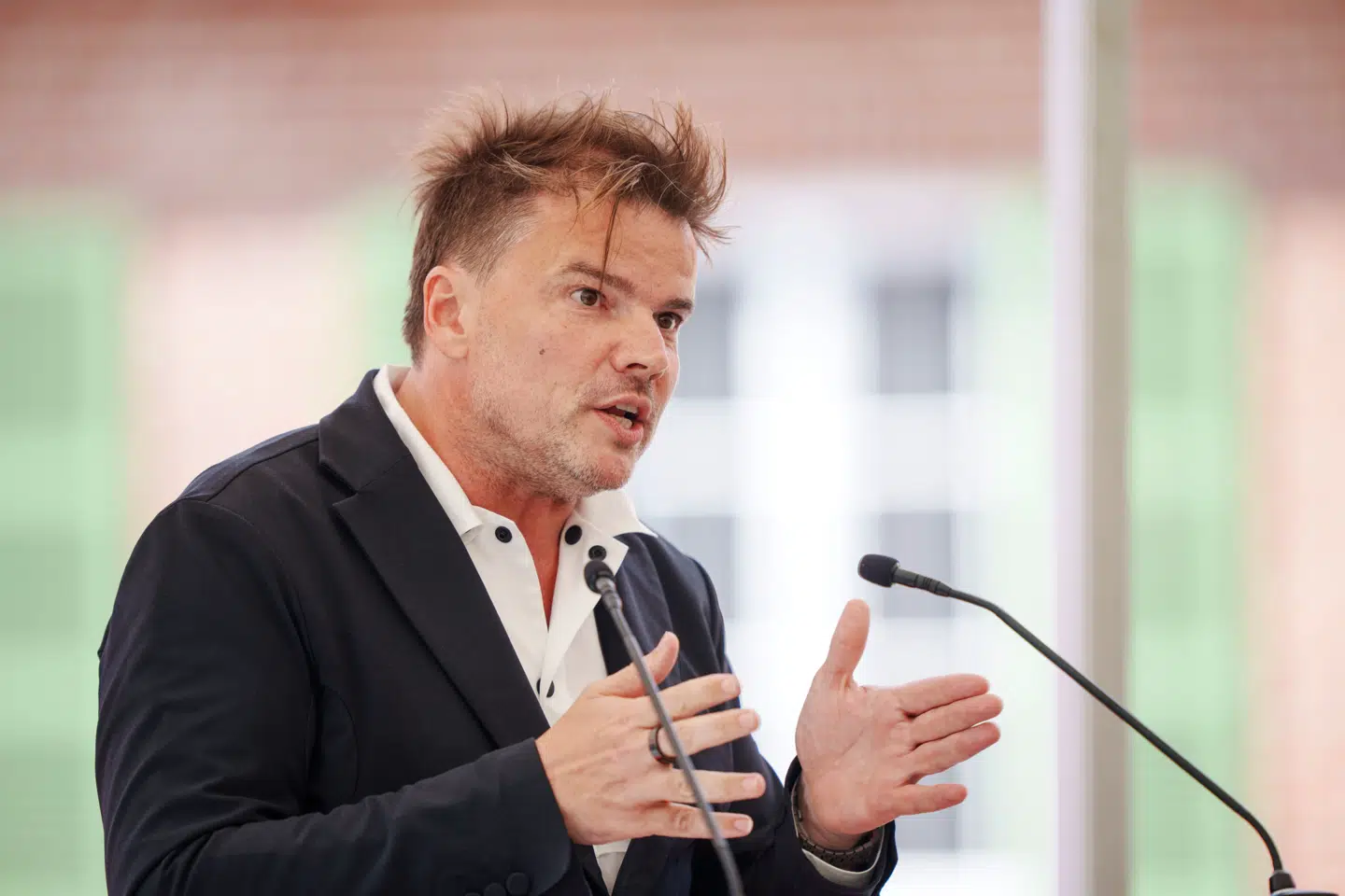 Bjarke Ingels stiftede arkitektfirmaet Bjarke Ingels Group i 2005. Nu fortæller flere tidligere ansatte til Ingeniøren og Politiken, at tegnestuen har haft store problemer med arbejdsmiljøet.