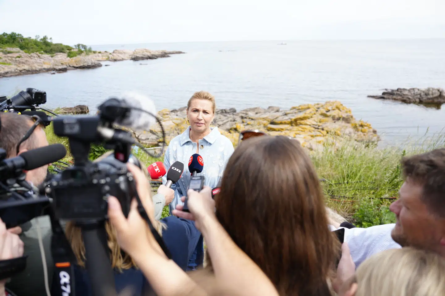 Statsminister Mette Frederiksen (S) holder kort pressemøde på Folkemødet i Allinge.