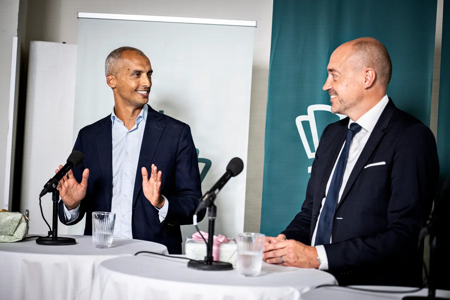 Mattias Tesfaye (S) overdrager Børne- og Undervisningsministeriet til den nye undervisningsminister Magnus Heunicke (S). Foto: Nils Meilvang