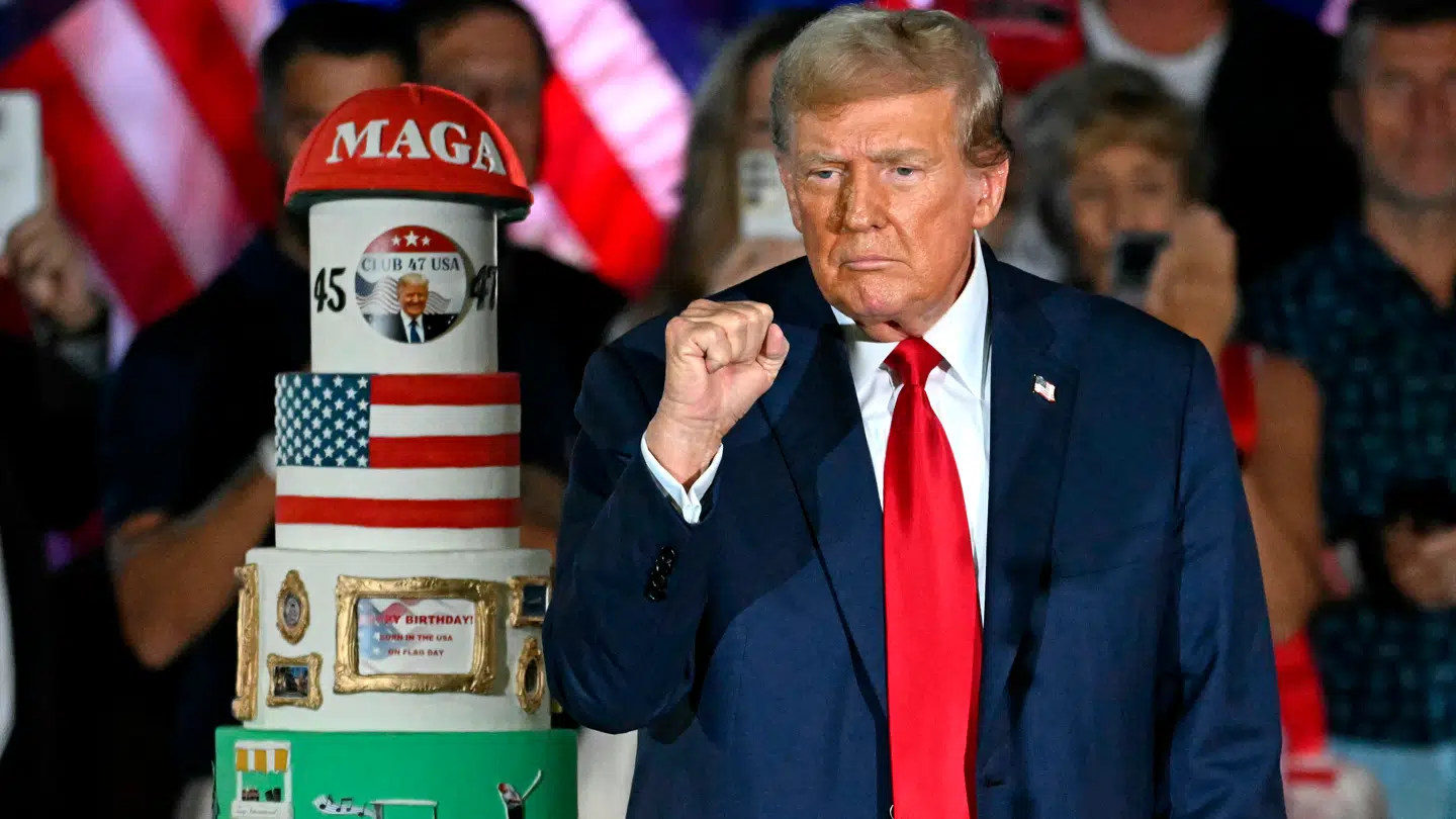 Donald Trump med en fødselsdagskage, da han i 2024 fyldte 78 år.