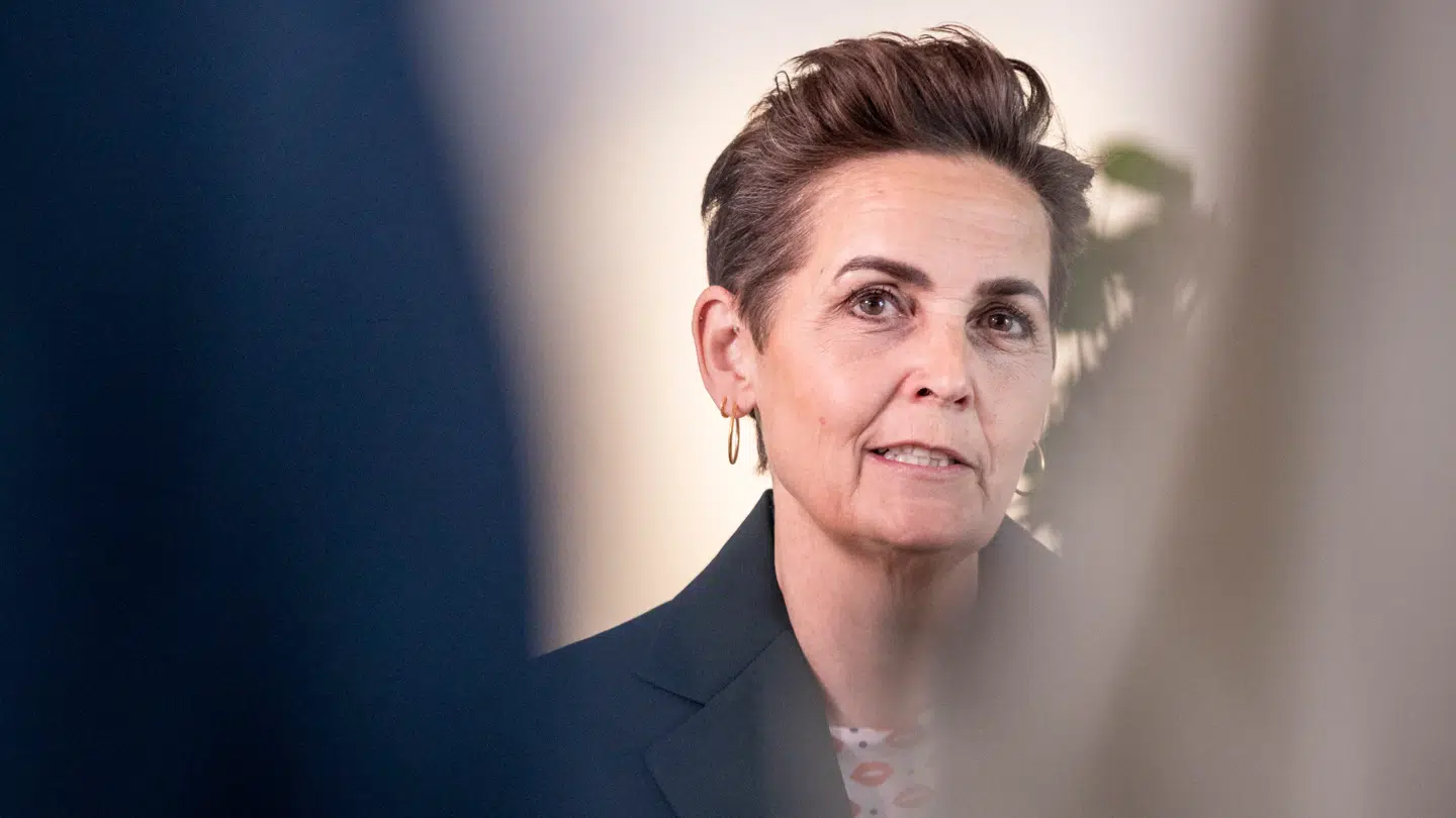 Økonomi- og indenrigsministeren Pia Olsen Dyhr (SF) er kommet i modvind efter hun har ansat en særlig rådgiver, som hun selv fyrede for seks år siden.