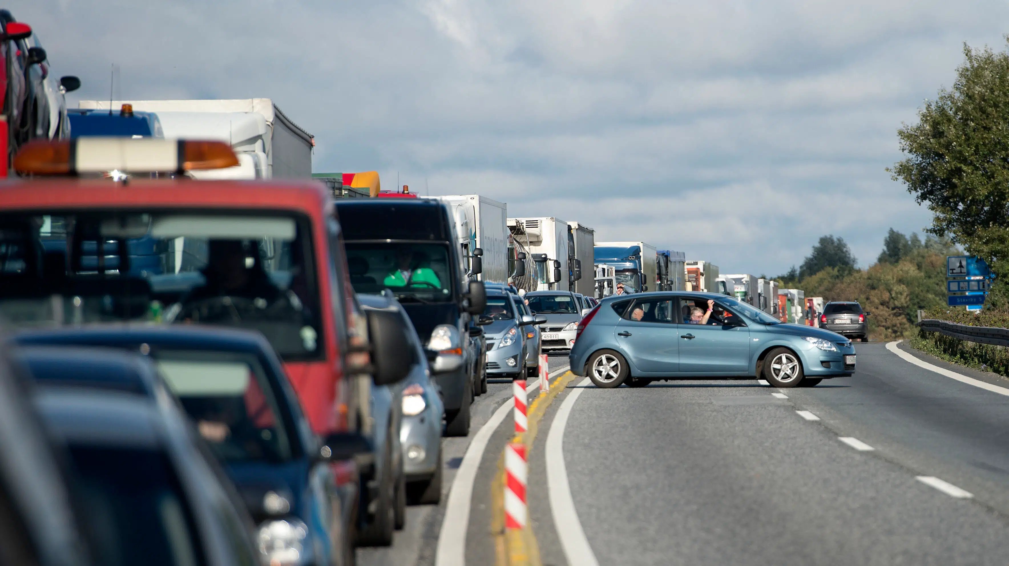 Akut vejabejde: Kæmpekø på motorvej
