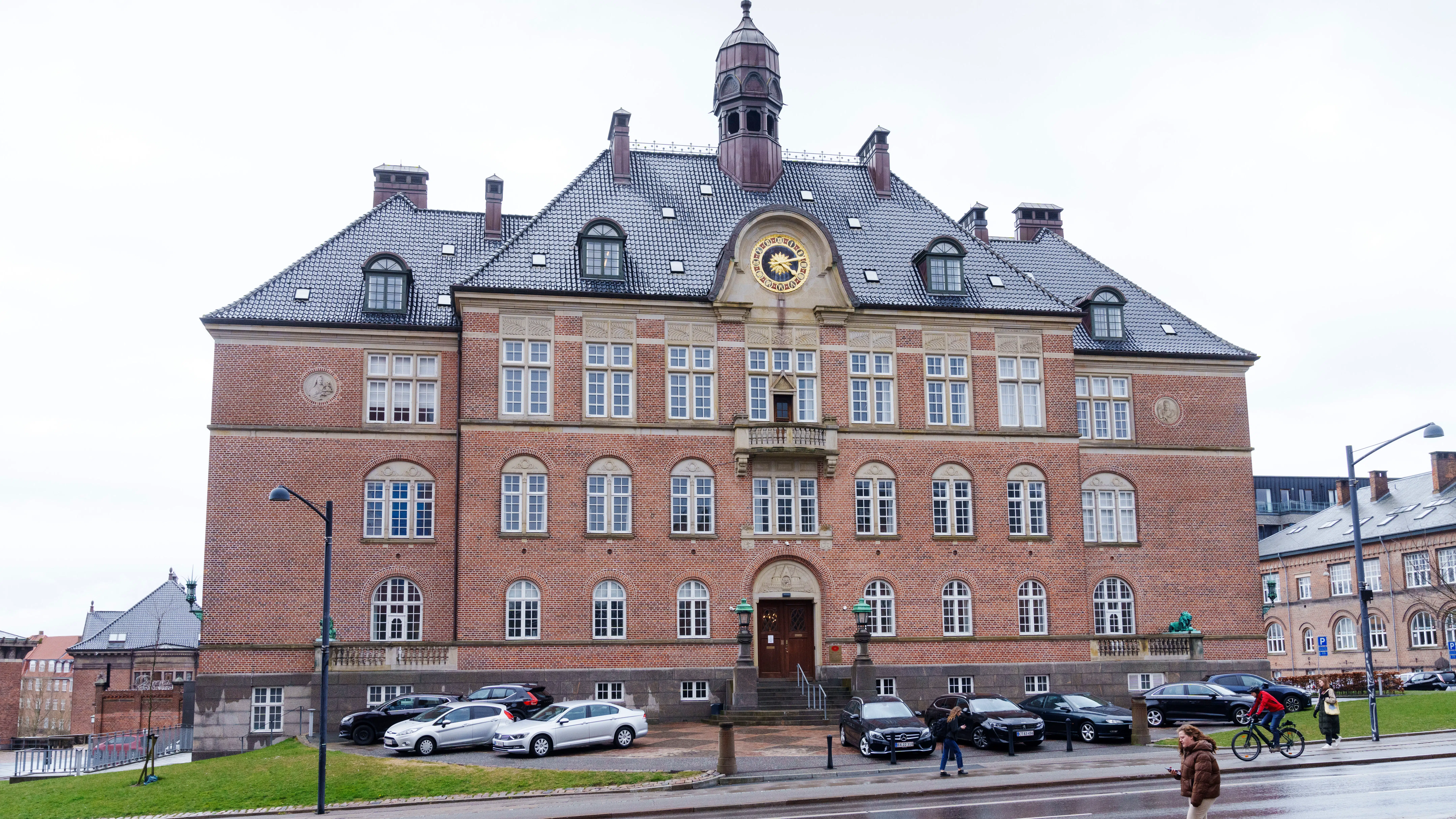 Tiltalt for at holde offer fanget i 15 timer: Afpr