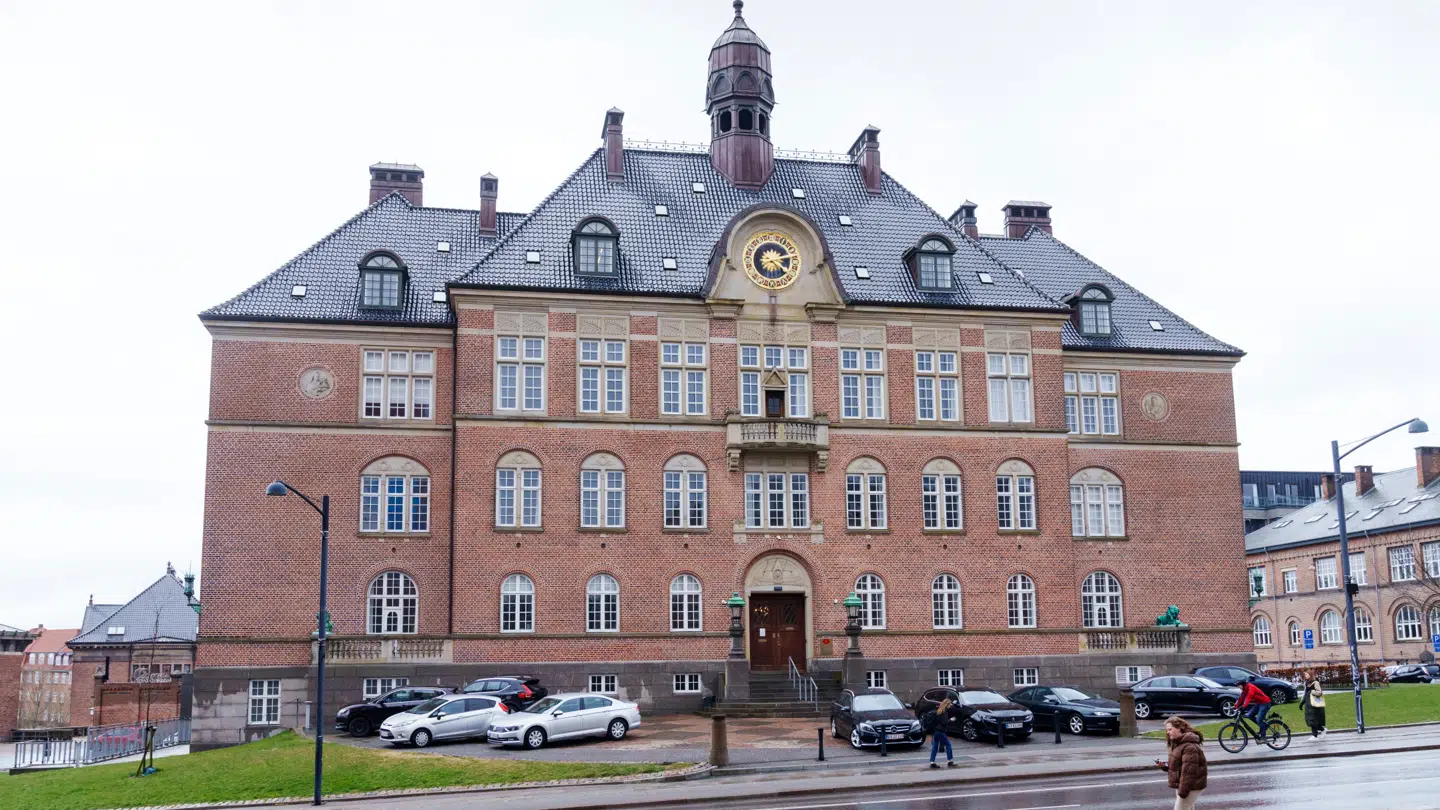 Straffesagen mod den 52-årige mand skal afgøres her ved byretten i Aarhus.