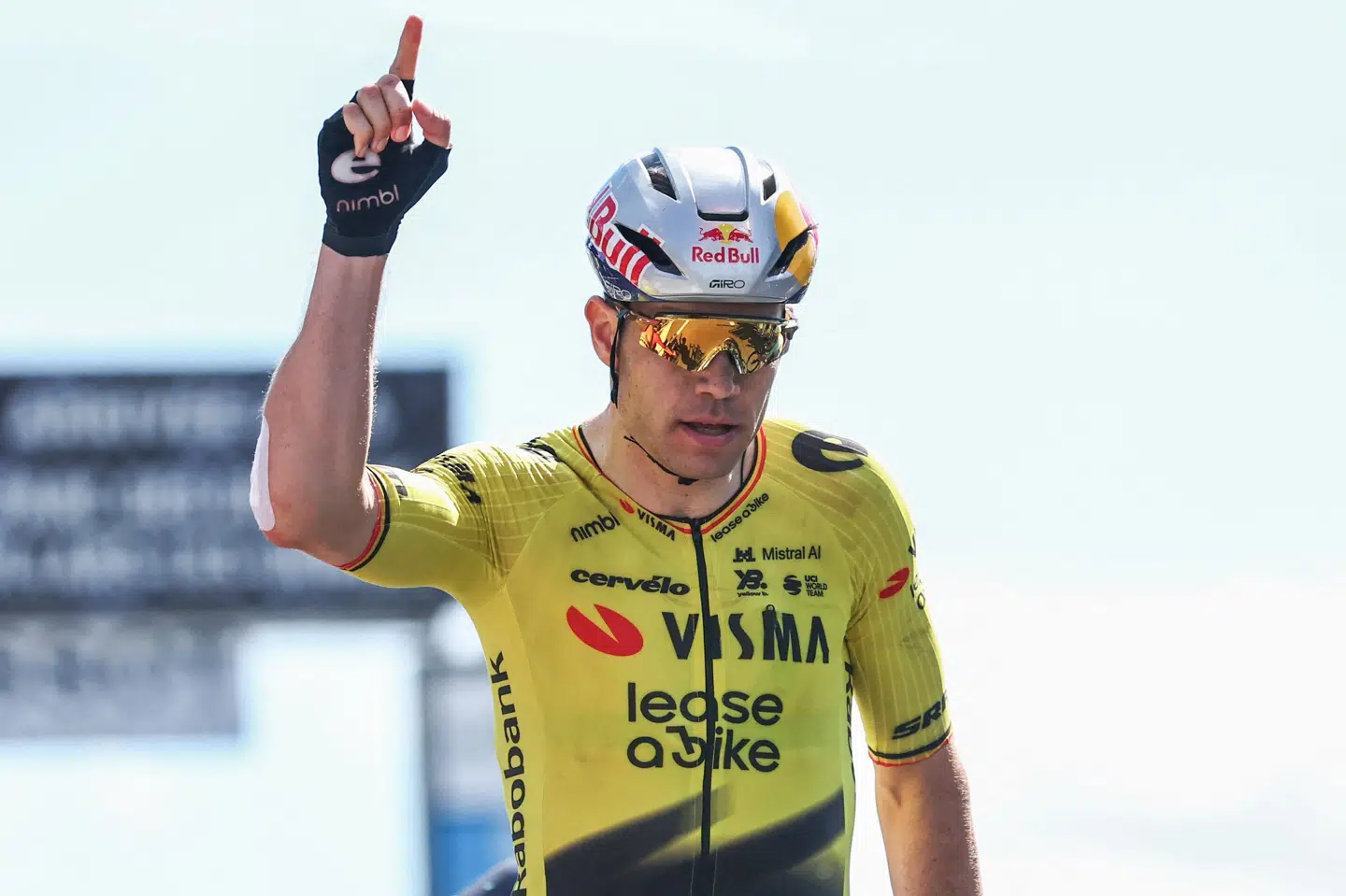 Wout Van Aert kunne juble over etapesejren, da han kørte først over målstregen.