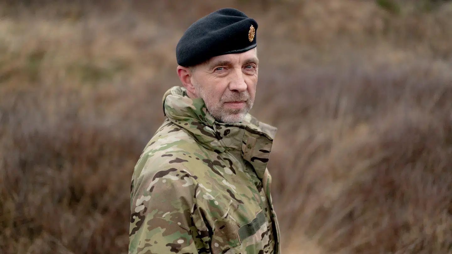 En chauffør og stabshjælper står til rådighed for chefen for Hjemmeværnet, Gunner Arpe Nielsen, og den øvrige ledelse.