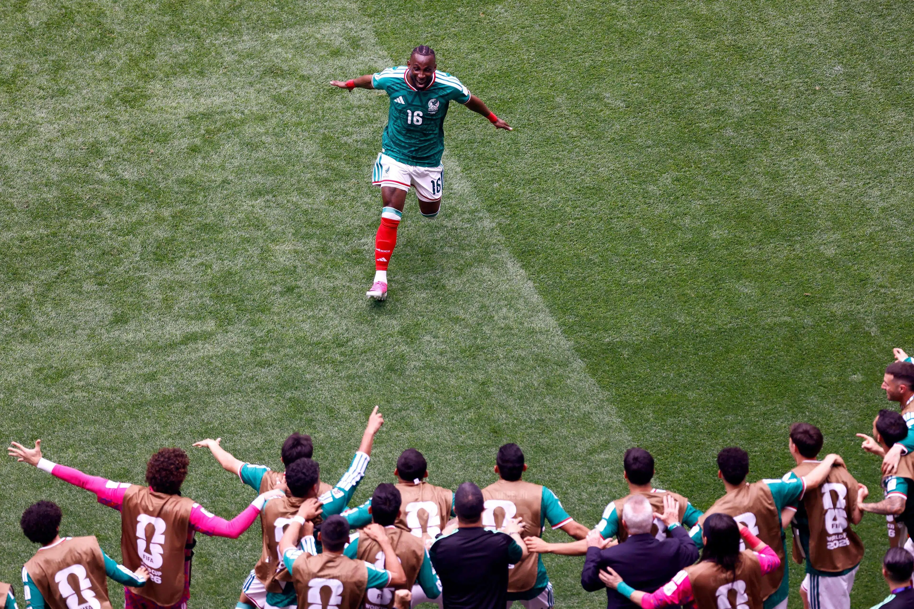 Mexicansk vært straffer Sydafrikas ni mand i VM-åb