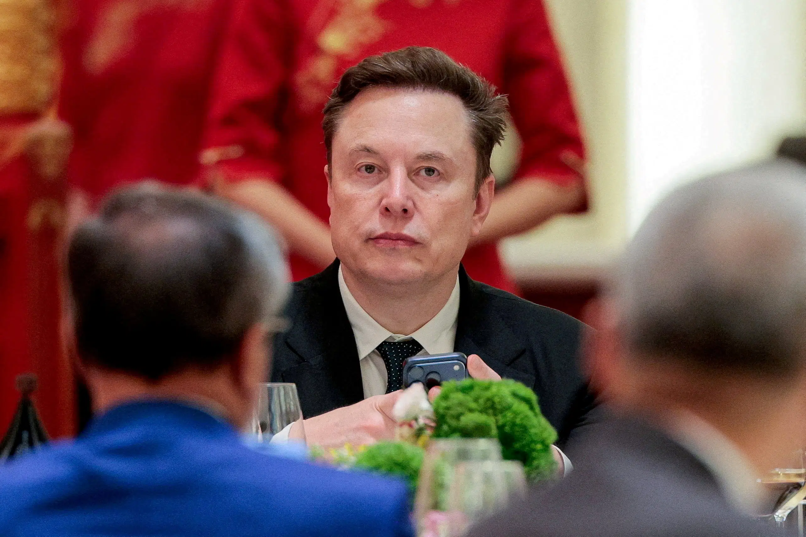 Business-overblik: Med prisen på SpaceX er Elon Musk snublen