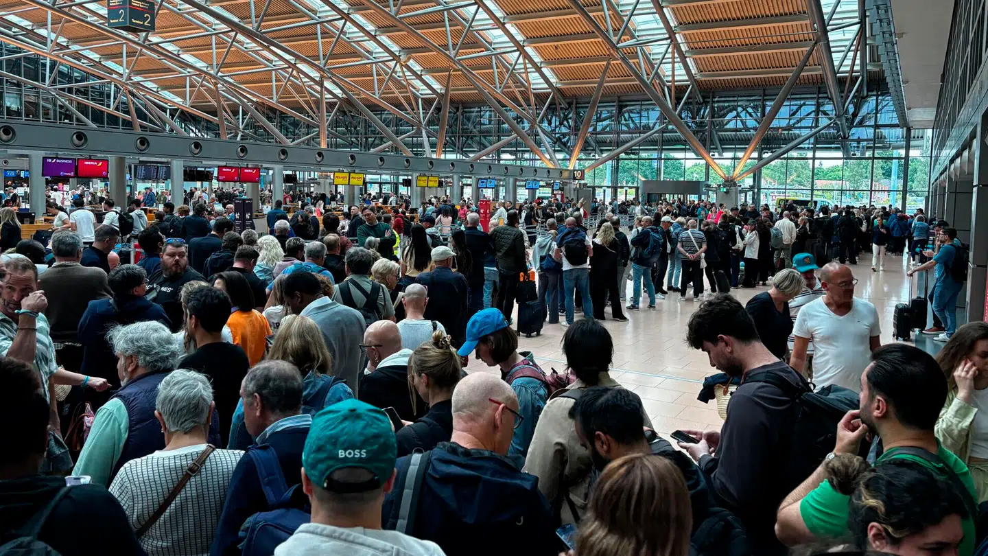 Passagerer måtte forlade sikkerhedsområdet i Hamburg Lufthavn torsdag efter en politiaktion. Foto: Frank Molter/dpa