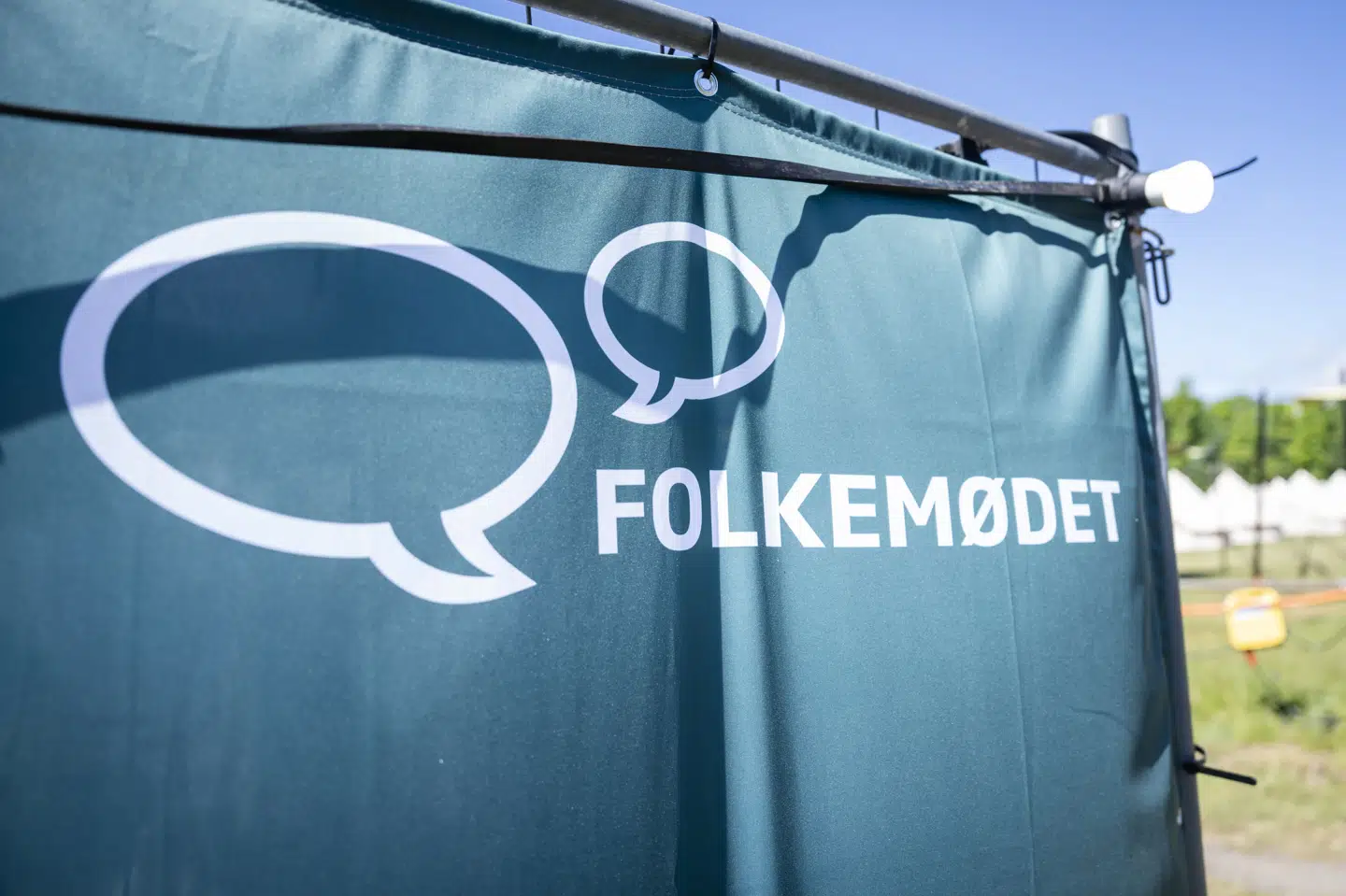 Det er meget atypisk med omkring 110 udstedte parkeringsafgifter på ét døgn i Allinge. Det kobles til Folkemødet, der finder sted i disse dage.