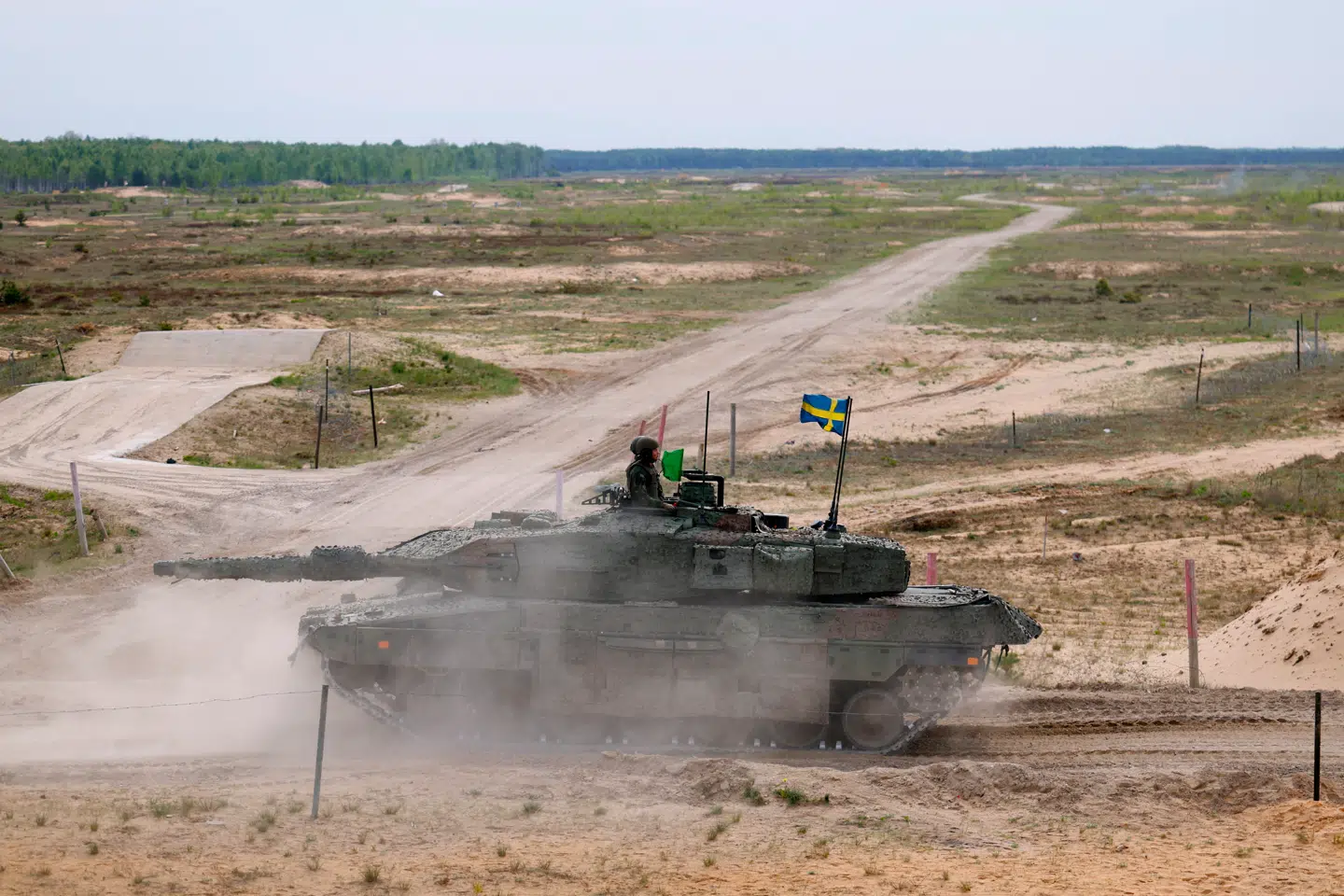 »En omorganisering og udvidelse af de russiske landstyrker er påbegyndt, men kan først gennemføres, når den aktive russiske krigsførelse i Ukraine eventuelt ophører,« står der i ny svensk sikkerhedsrapport.