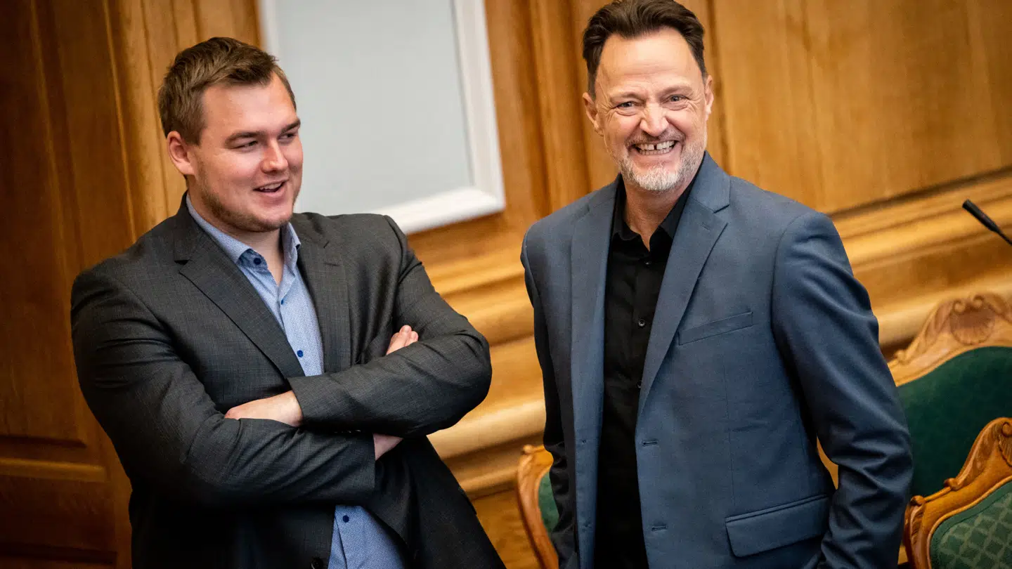 Thomas Skriver Jensen (tv) er socialdemokratiets nye udlændinge og integrationsordfører. Fredag gæstede han B.T.s debatpodcast, Borgerlig Tabloid, og der var der ifølge debatredaktør, Joachim B. Olsen, ikke helt sammenhæng mellem Socialdemokratiets mål med udlændingepolitikken og de politiske initiativer, de er klar til at tage.