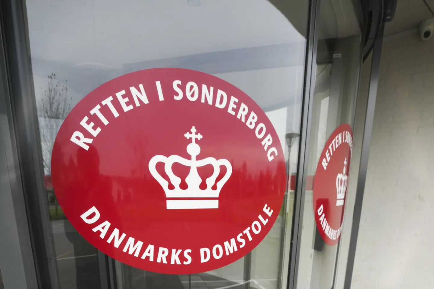 Lørdag formiddag fremstilles en 38-årig mand i grundlovsforhør ved Retten i Sønderborg. Han blev tidligere på ugen dømt for økonomisk svindel mod sin 96-årige ægtefælle. (Arkivfoto).