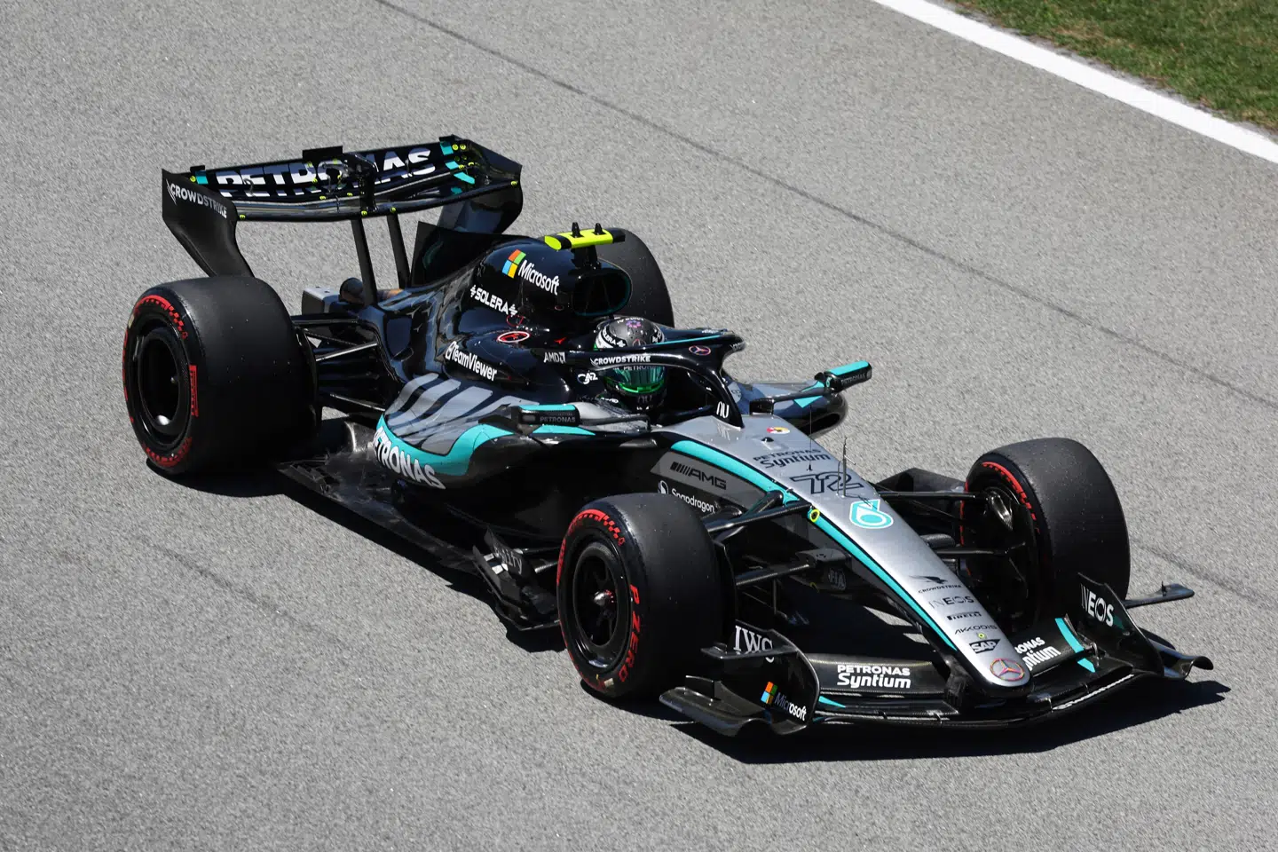 Frederik Vesti sad for første gang bag rattet i Mercedes-bilen til fredagens Formel 1-træning.