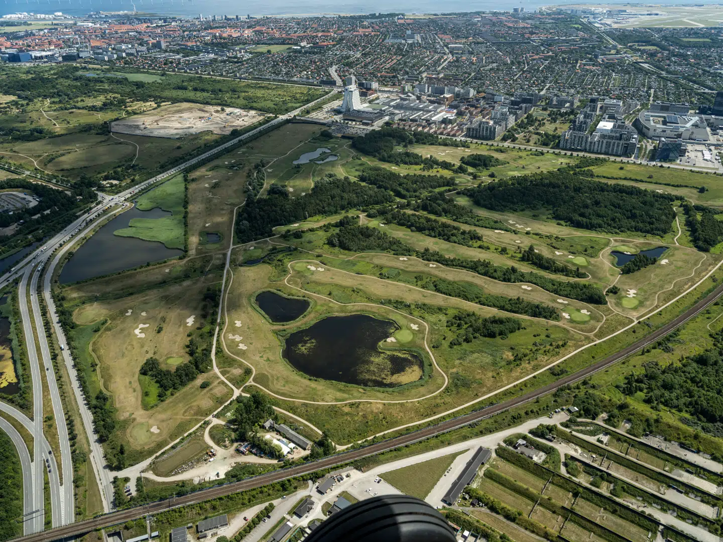 Royal Golf Club, der ligger i Ørestad, har potentiale til at blive omdannet til en ny koncert- og festivalplads, vurderer Økonomiforvaltningen i Københavns Kommune.