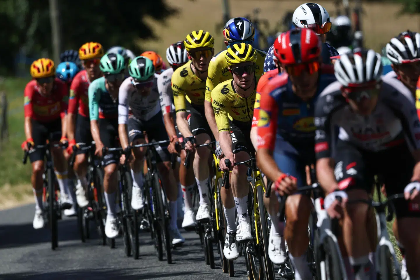 Der var samling blandt de største favoritter, inden at de skulle op ad den sidste stigning på Grand Colombier. Mexicaneren viste sig som den stærkeste på dagen.