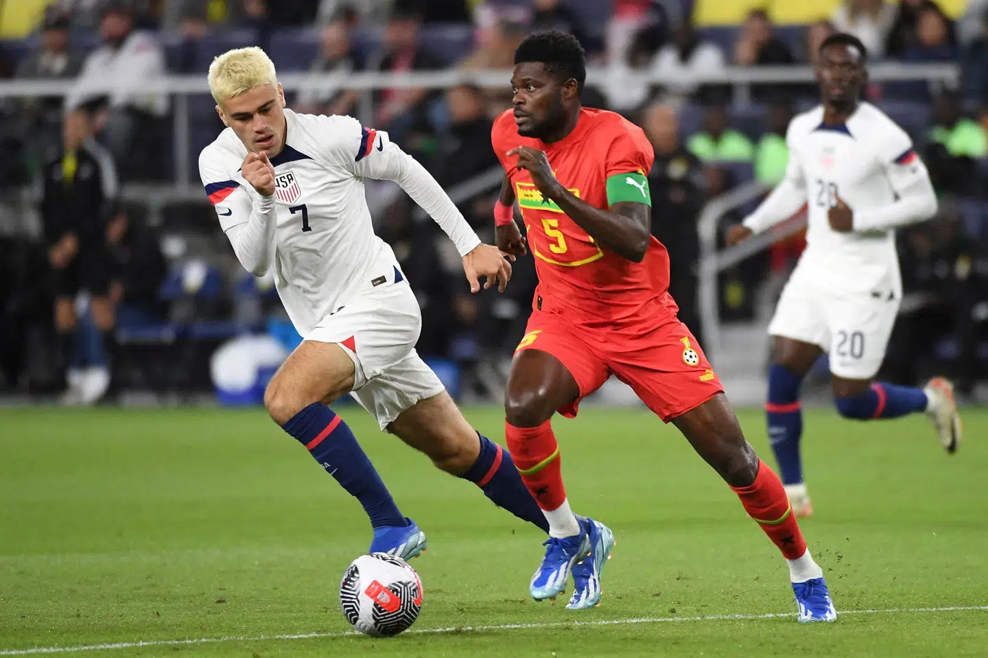 Den voldtægtsanklagede ghanesiske midtbanespiller Thomas Partey (i rød trøje) går glip af den første VM-gruppekamp mod Panama. (Arkivfoto).